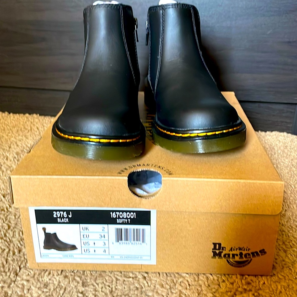 Kids Dr Martens Softy T #16708001 Black US size 3 New in box!